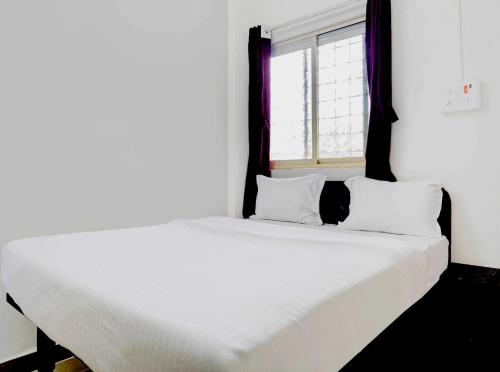 Postel nebo postele na pokoji v ubytování Hotel O Rajyog Inn