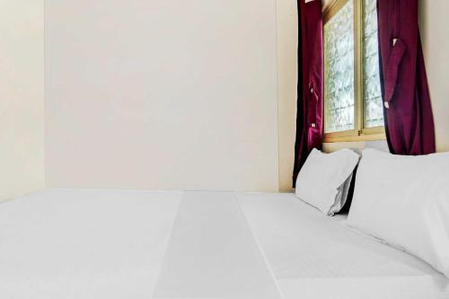 Postel nebo postele na pokoji v ubytování Hotel O Rajyog Inn