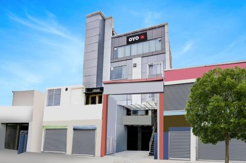 Clement TownにあるSPOT ON Hotel Doon Lotus | Iconic Rooftop Cafe | Party Hallのギャラリーの写真