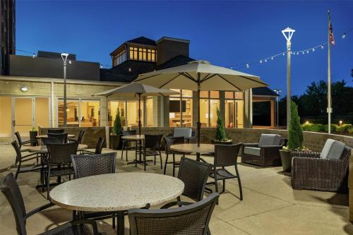 Ресторан / где поесть в Hilton Garden Inn Cleveland Airport