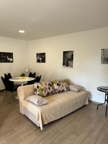Rakuscha Apartment