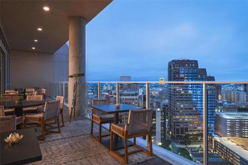 Χώρος καθιστικού στο Thompson San Antonio - Riverwalk, by Hyatt