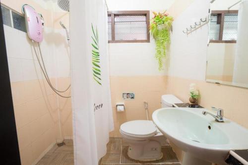 a bathroom with a toilet and a sink at Gita's House in Chiang Rai