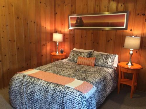 a bedroom with a bed and two lamps in it at Surfside Inn Chatham in Chatham