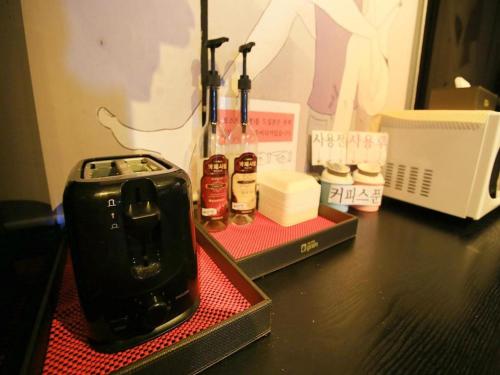 Kemudahan buat kopi dan teh di Gram Hotel