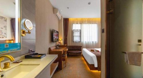a hotel room with a bed and a bathroom at James Joyce Coffetel Xi'an Lingtong The Terracotta Army Huaqingchi University Town Metro Station in Xi'an