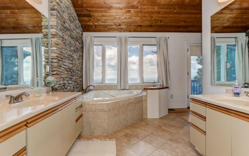 Ένα μπάνιο στο Mountain Top Escape - Stunning mountain views