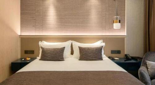 a bedroom with a bed with pillows and a couch at Taiyi International Hotel in Wenzhou