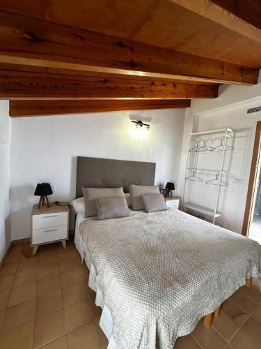Ένα ή περισσότερα κρεβάτια σε δωμάτιο στο Casa Durá