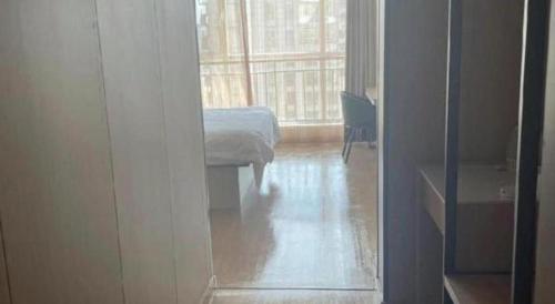 a bedroom with a bed and a window in a room at GreenTree Inn Weihai Liugongdao Wharf Qingdao North Road Express Hotel in Weihai
