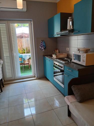 Kuchyň nebo kuchyňský kout v ubytování Apartment Flores centre