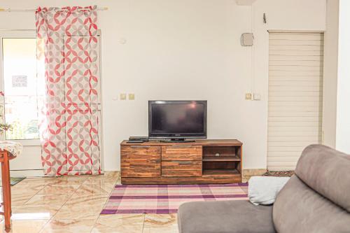 Μια τηλεόραση ή/και κέντρο ψυχαγωγίας στο Villa Eruptif - Proche Volcan - 15pers - By Sister Home