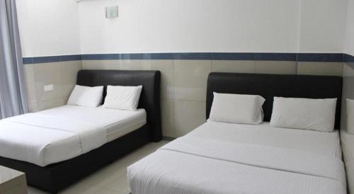 Letto o letti in una camera di Burmahtel Hotel