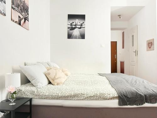 Smart Studio for 3 guests 8 min to Main Square