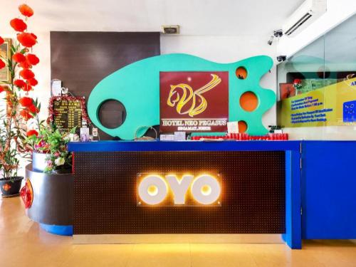 a store with an oo sign on a counter at Super OYO 1114 Neo Pegasus Hotel in Segamat