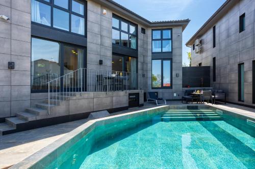 Villa Signature with heated pool