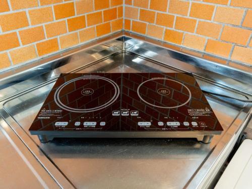 Family-Friendly Villa with BBQ, Baby Gear, Free Parking, 8min to Subway