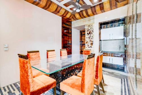 Ein Sitzbereich in der Unterkunft Townhouse Oak Swaroop Nagar