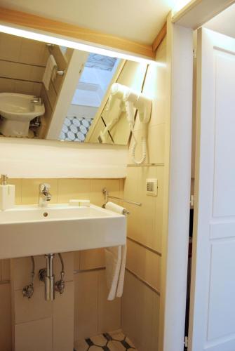 Un baño de DF bed and breakfast
