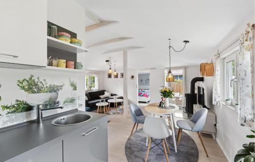 a kitchen and living room with a table and chairs at Amazing Home In Winsen, Aller With Wifi in Winsen Aller