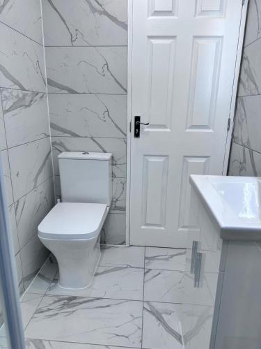 Koupelna v ubytování Modern&Stylish 3Bedrooms Ensuite HPotter London Watford