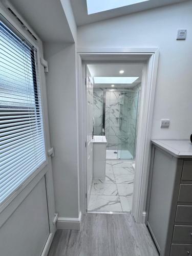 Koupelna v ubytování Modern&Stylish 3Bedrooms Ensuite HPotter London Watford