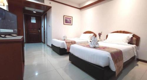 Кровать или кровати в номере Green World Palace Hotel