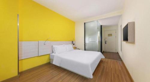 Katil atau katil-katil dalam bilik di 7 Days Inn Dongguan Changping Railway Station