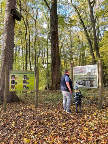 a man and a child standing next to a sign at Autenrieder Brauereigasthof in Ichenhausen