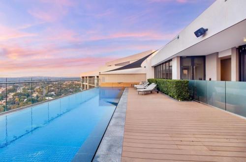 Swimmingpoolen hos eller tæt på Menlyn Maine Luxury Apartment