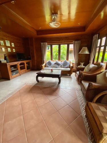 a large living room with a couch and a table at Baan Laem Noi Villa's in Mae Nam
