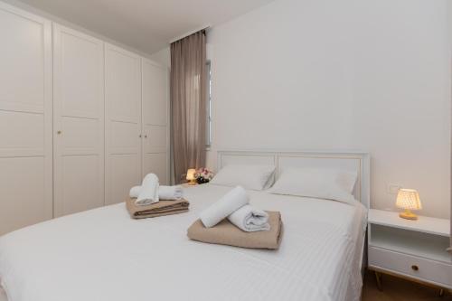 Adriatic Split beach apartment with sea view and garden