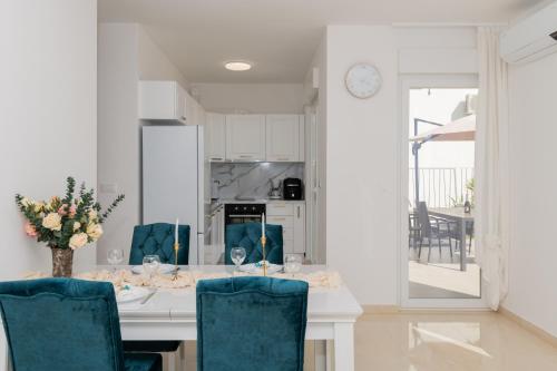 Adriatic Split beach apartment with sea view and garden