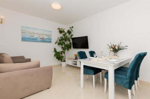 Adriatic Split beach apartment with sea view and garden