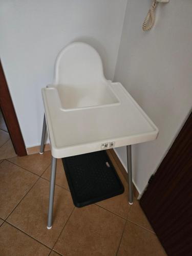 a white sink in the corner of a room at Apartament Granit in Zakopane