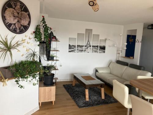 Charmant appartement et piscine dans résidence