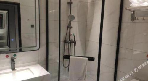 Ένα μπάνιο στο 7 Days Inn Deyang Zhongjiang Kuishan Park