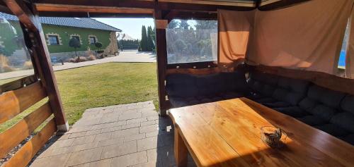 a porch with a wooden bench in a house at Agroturystyka Klekusiowo in Bolesławiec
