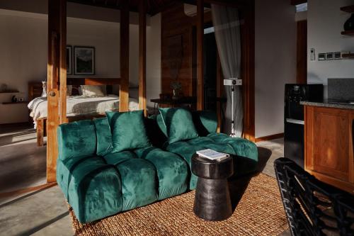 Ένα ή περισσότερα κρεβάτια σε δωμάτιο στο 2BR Villa - hidden gem in Seseh, Canggu