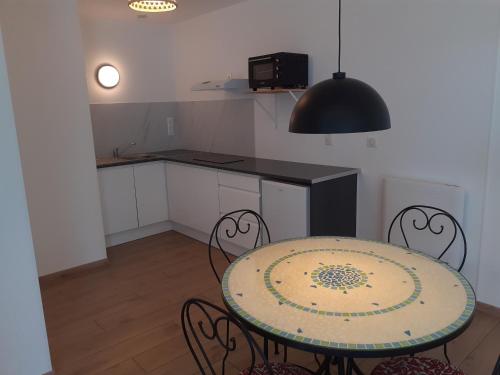 A kitchen or kitchenette at Max studio