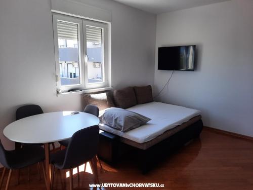 Ένα ή περισσότερα κρεβάτια σε δωμάτιο στο Apartmani Simonović