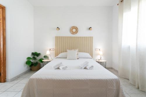 a bedroom with a white bed with two towels on it at 0301 Villa Maracuya in Balcon del Mar