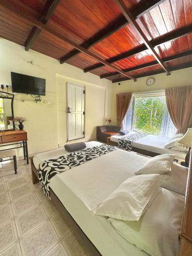 a large bedroom with a large bed and a desk at Hanthana Villa in Kandy