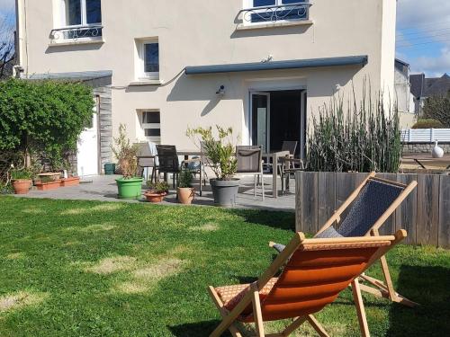 a chair in the yard of a house at Maison Maurice Quimper in Quimper