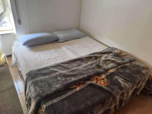 a bed with a blanket on it in a room at 3 bed - Sleeps 6 - Mountain View - Parking - Pets in Gli Angeli