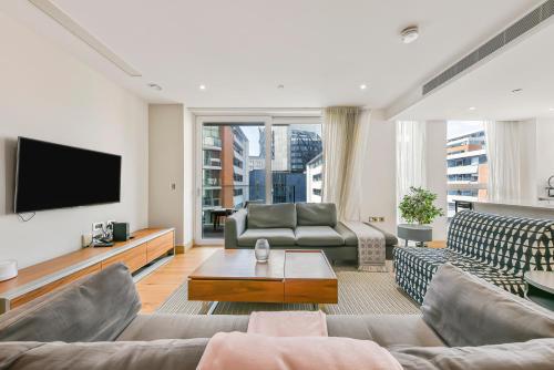 a living room with a couch and a tv at Paddington Ex LUX Flat in London
