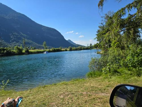 a view of a river with mountains in the background at Ferienwohnungen beim Silbergersee in Oberaudorf