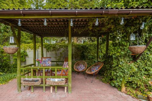 Charming House in the Capital with Two Parking Spaces by Noclegi Renters