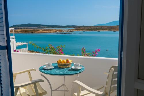 Beachfront Bocamviglies Rooms - Naoussa Bespoke View