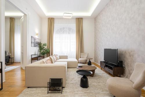 Crystal Cove 2-BDR Apartment